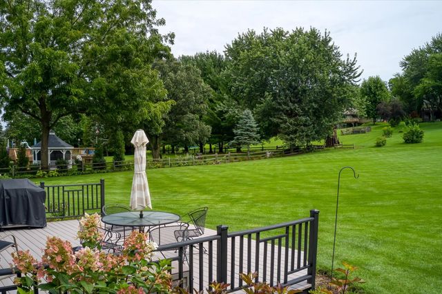 39W261 Hemlock Drive, St. Charles, IL 60175