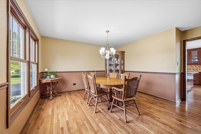 39W261 Hemlock Drive, St. Charles, IL 60175