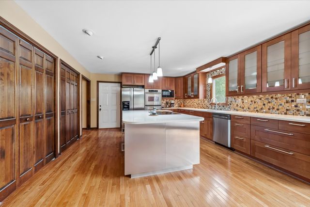 39W261 Hemlock Drive, St. Charles, IL 60175
