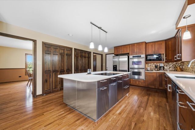 39W261 Hemlock Drive, St. Charles, IL 60175