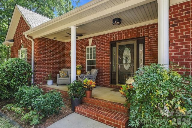 232 Pebble Stone Lane, Matthews, NC 28104