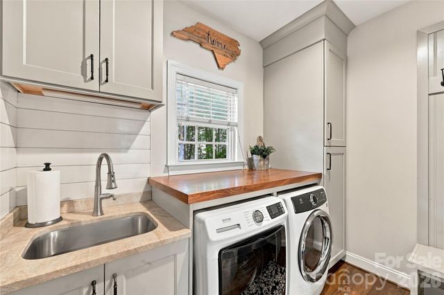 232 Pebble Stone Lane, Matthews, NC 28104