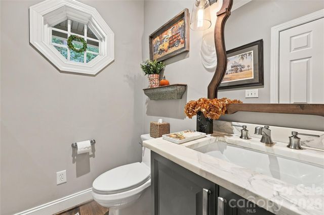 232 Pebble Stone Lane, Matthews, NC 28104