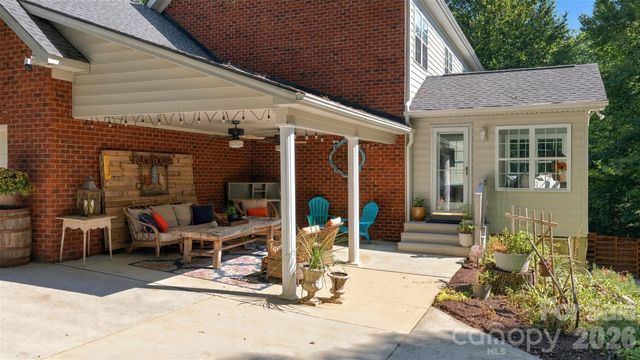 232 Pebble Stone Lane, Matthews, NC 28104