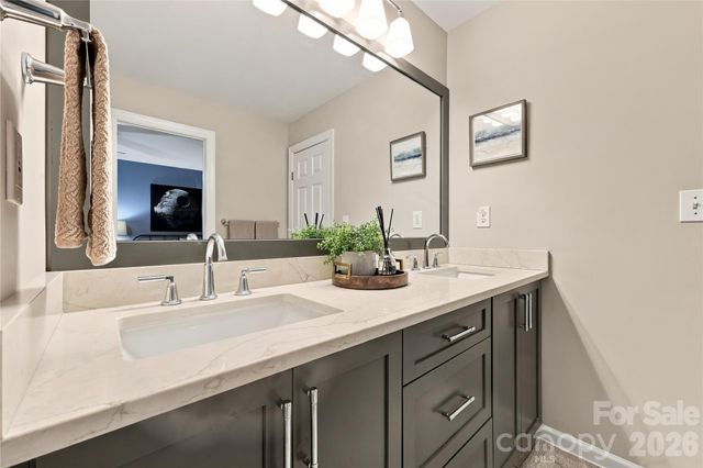 232 Pebble Stone Lane, Matthews, NC 28104