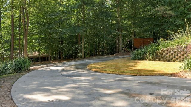232 Pebble Stone Lane, Matthews, NC 28104