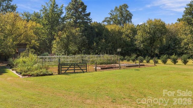 232 Pebble Stone Lane, Matthews, NC 28104