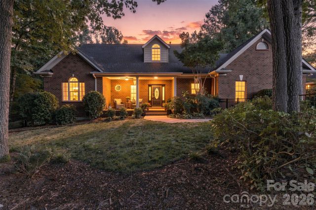 232 Pebble Stone Lane, Matthews, NC 28104