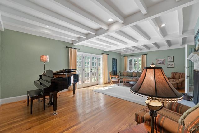 1031 E Rookwood Drive, Cincinnati, OH 45208