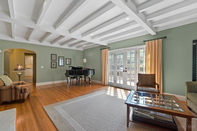 1031 E Rookwood Drive, Cincinnati, OH 45208