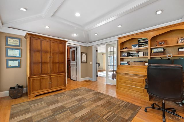 1031 E Rookwood Drive, Cincinnati, OH 45208