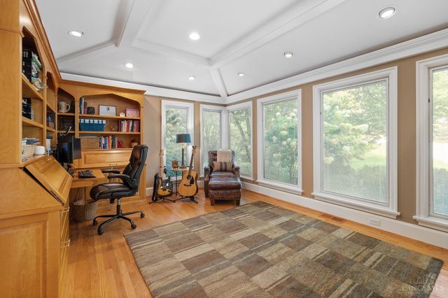 1031 E Rookwood Drive, Cincinnati, OH 45208