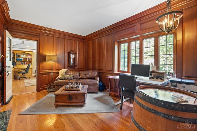 1031 E Rookwood Drive, Cincinnati, OH 45208