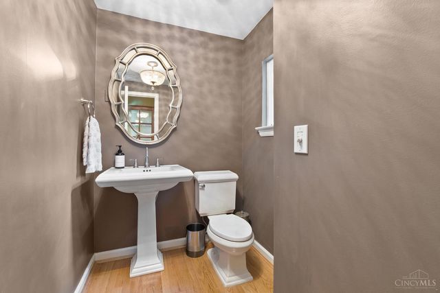 1031 E Rookwood Drive, Cincinnati, OH 45208