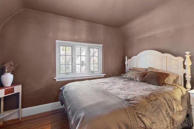 1031 E Rookwood Drive, Cincinnati, OH 45208