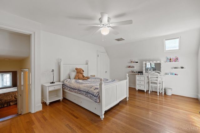 1031 E Rookwood Drive, Cincinnati, OH 45208