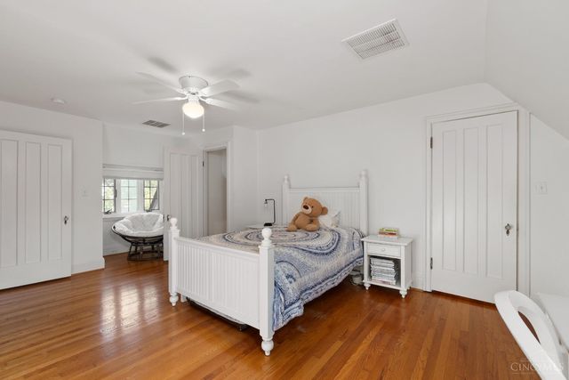 1031 E Rookwood Drive, Cincinnati, OH 45208