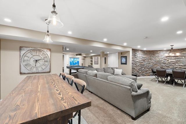 1031 E Rookwood Drive, Cincinnati, OH 45208