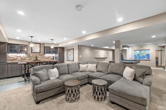 1031 E Rookwood Drive, Cincinnati, OH 45208