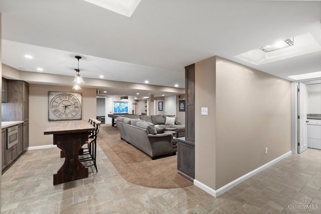 1031 E Rookwood Drive, Cincinnati, OH 45208