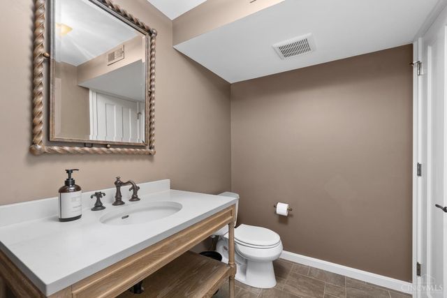 1031 E Rookwood Drive, Cincinnati, OH 45208