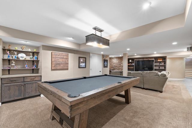 1031 E Rookwood Drive, Cincinnati, OH 45208