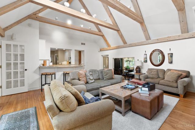 1031 E Rookwood Drive, Cincinnati, OH 45208