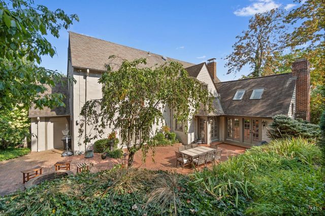 1031 E Rookwood Drive, Cincinnati, OH 45208