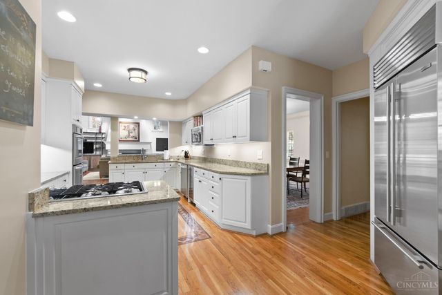 1031 E Rookwood Drive, Cincinnati, OH 45208