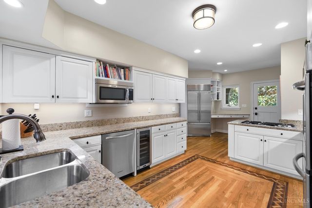 1031 E Rookwood Drive, Cincinnati, OH 45208