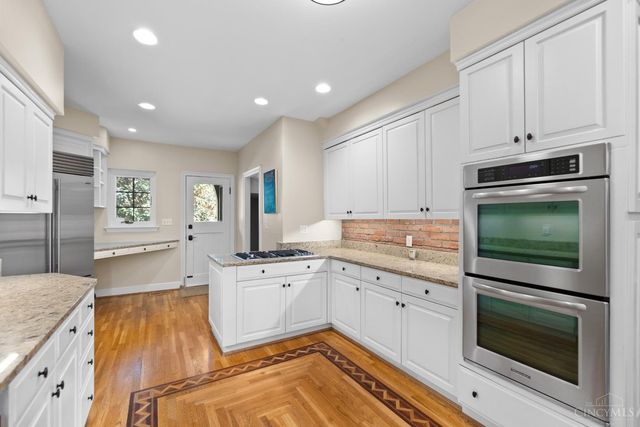 1031 E Rookwood Drive, Cincinnati, OH 45208