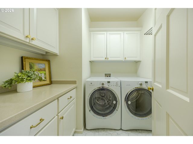 2885 POWDERHORN St, Eugene, OR 97408