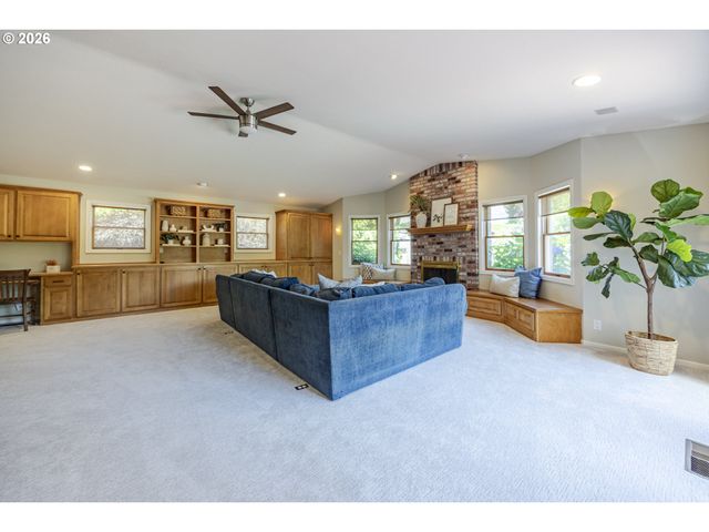 2885 POWDERHORN St, Eugene, OR 97408