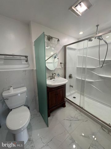 10 MIDDLE RD, Levittown, PA 19056
