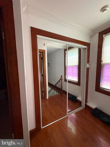 10 MIDDLE RD, Levittown, PA 19056