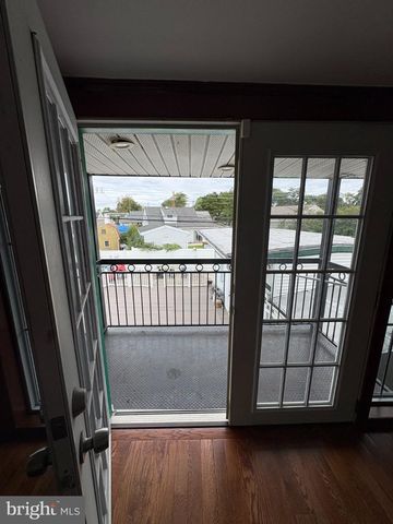 10 MIDDLE RD, Levittown, PA 19056