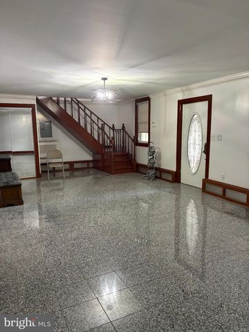 10 MIDDLE RD, Levittown, PA 19056