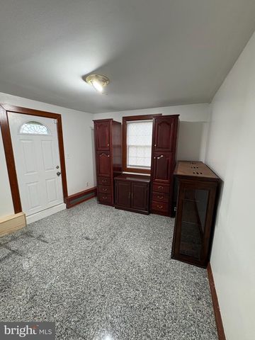 10 MIDDLE RD, Levittown, PA 19056