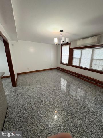 10 MIDDLE RD, Levittown, PA 19056