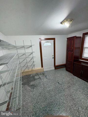 10 MIDDLE RD, Levittown, PA 19056