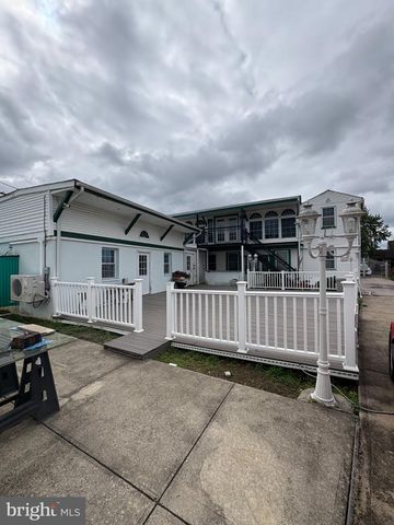 10 MIDDLE RD, Levittown, PA 19056