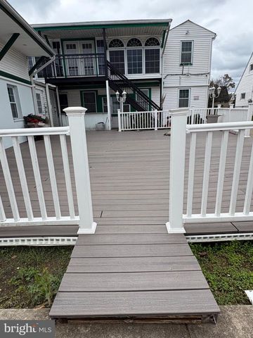 10 MIDDLE RD, Levittown, PA 19056