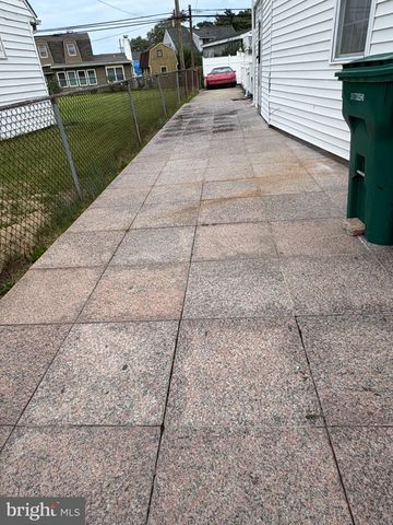 10 MIDDLE RD, Levittown, PA 19056