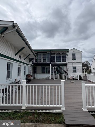 10 MIDDLE RD, Levittown, PA 19056