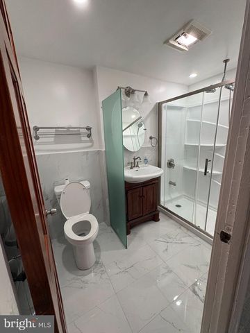10 MIDDLE RD, Levittown, PA 19056