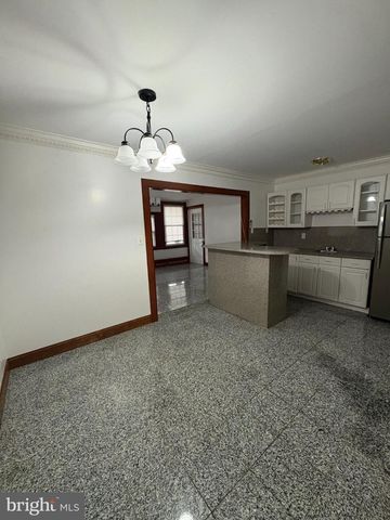 10 MIDDLE RD, Levittown, PA 19056