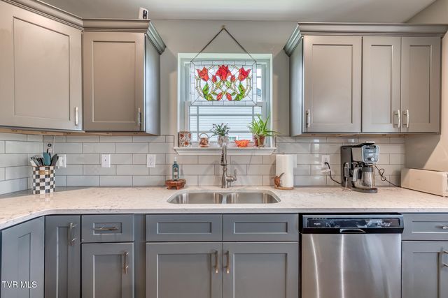 1366 Lemongrass Drive, Jonesborough, TN 37659