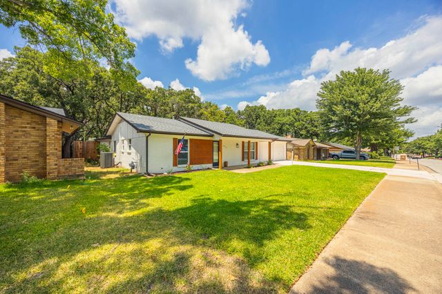 806 Chestnut Drive, Arlington, TX 76012