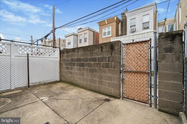 2432 E HAZZARD ST, Philadelphia, PA 19125