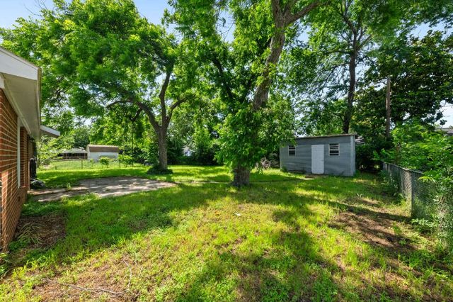 5601 N Schilder Drive, River Oaks, TX 76114